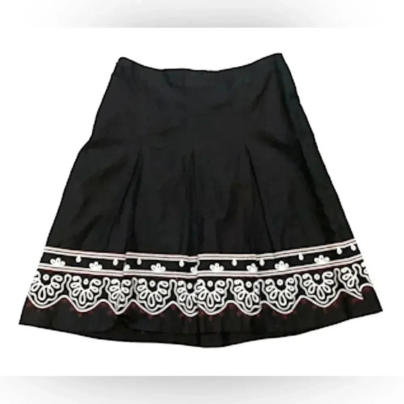 Ann Taylor Loft Pleated Black cotton Skirt Embroidered Details Women’s size 2P - Picture 1 of 10